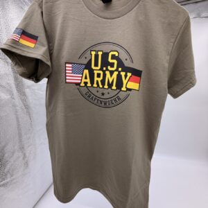 T-SHIRT MIT AUFDRUCK- "U.S. ARMY Grafenwöhr" UND FAHNE AM ÄRMEL